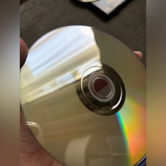 Bundle of 6 gently used Disney movies, 4 DVD’s & 2 Blu-ray’s - Picture 11 of 11